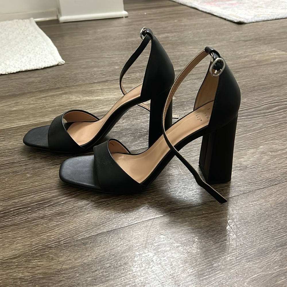 Black square toe heels with ankle strap size 8. Worn once!